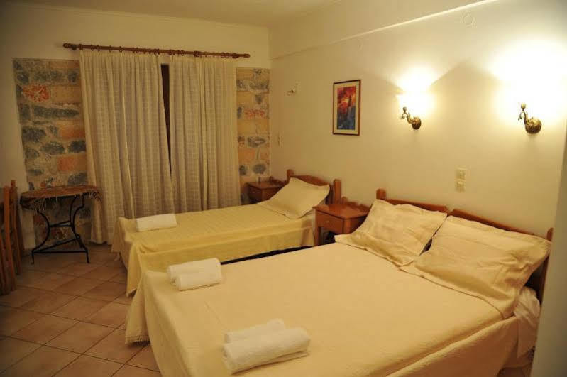 Petrino Guesthouse Monemvasía Exterior foto